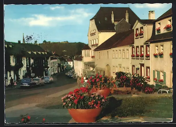 AK Manderscheid /Eifel, Kurfürstenstrasse mit Passanten