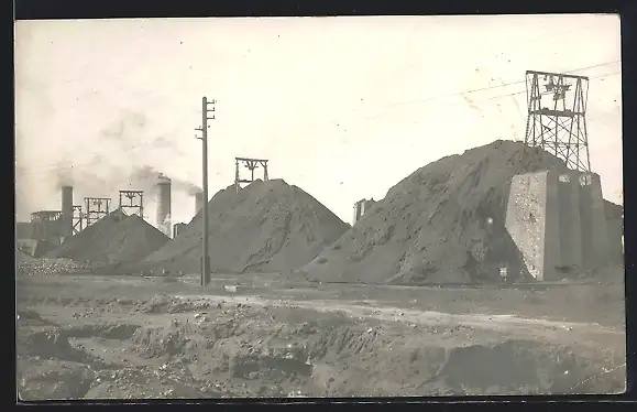 AK Rostow, Eisenerzhalden eines Bergbaubetriebes