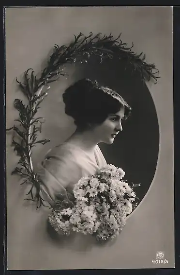 Foto-AK RPH Nr. 4016 /5: Junges Mädchen mit toller Frisur und einem Blumenstrauss