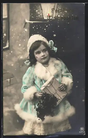 Foto-AK RPH Nr. 2471 /2: Fröhliche Weihnachten, Mädchen mit Geschenk