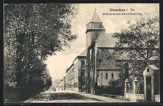 AK Glauchau i. Sa., Wilhelmstrasse mit Lutherkirche