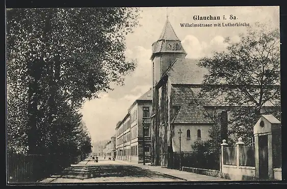 AK Glauchau i. Sa., Wilhelmstrasse mit Lutherkirche