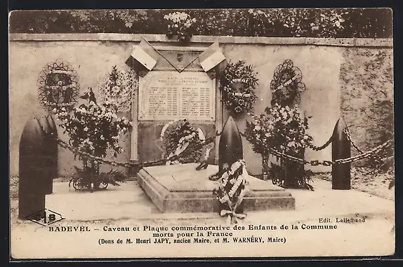 AK Badevel, Caveau et Plaque commemorative des Enfantrs de la Commune morts pour la France