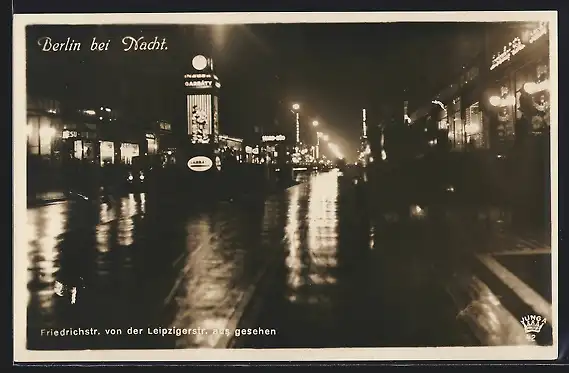 AK Berlin, Friedrichstrasse von der Lepizigerstr. aus gesehen bei Nacht