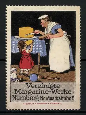 Reklamemarke Vereinigte Margarine-Werke, Nürnberg, Hausfrau schmiert ein Brot