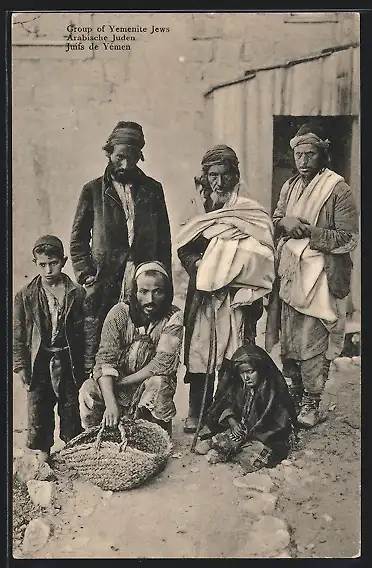 AK Gruppe arabischer Juden vor ihrer Behausung