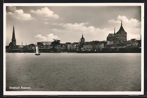 AK Rostock, Teilansicht vom Wasser aus