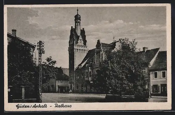 AK Güsten /Anhalt, Rathaus mit Strasse