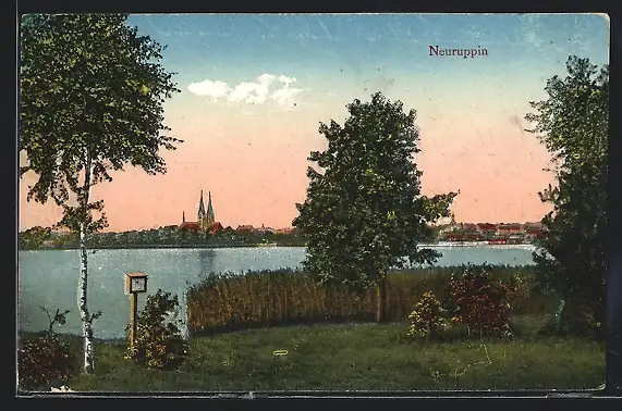 AK Neuruppin, Blick über das Wasser zur Stadt