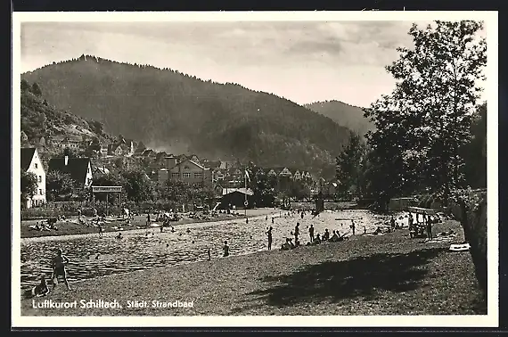 AK Schiltach /Schwarzw., Städt.Strandbad mit Ortsblick