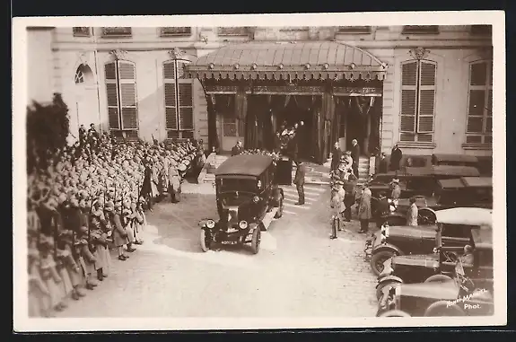 AK Funérailles du Maréchal Foch 26.03.1929, Départ du corps de l`Hotel de la Rue de Grenelle