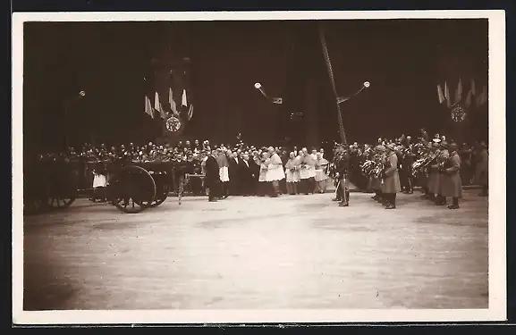 AK Funerailles du Marechal Foch 1929, Depart de Notre-Dame, Le Clerge