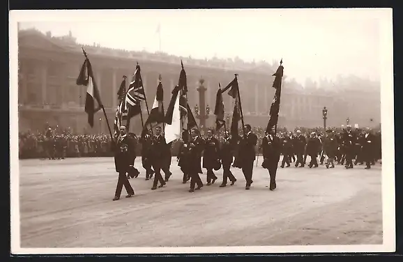 AK Funérailles du Maréchal Foch, 26.03.1929, Drapeaux des Combattants alliés