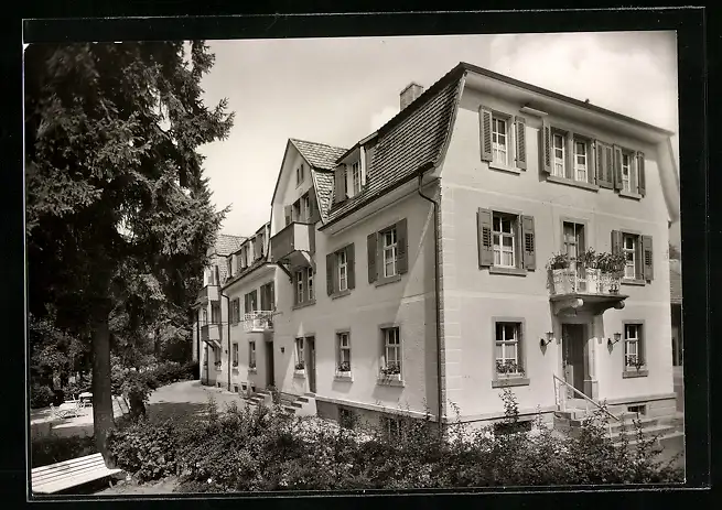 AK Gresgen i. südl. Schwarzwald, Hotel-Pension zum Löwen mit Grünanlage