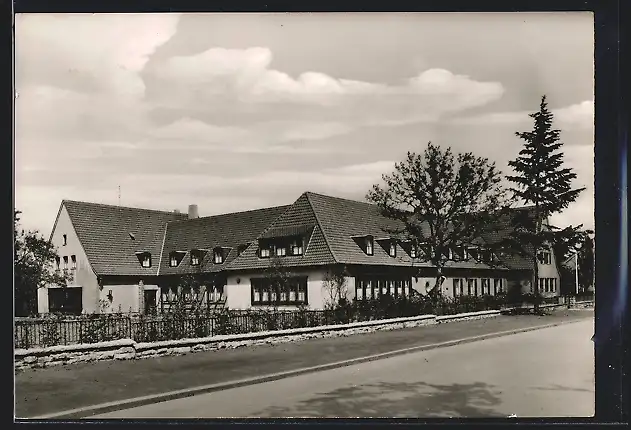 AK Dortmund-Lücklemberg, Der Heidenhof- Schule der IG Metall, Strassenansicht