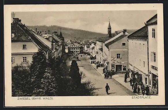 AK Zwiesel /Bayr. Wald, Stadtplatz mit Geschäften