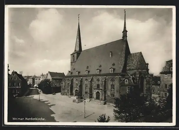 AK Weimar / Thür., Strassenpartie an der Herderkirche