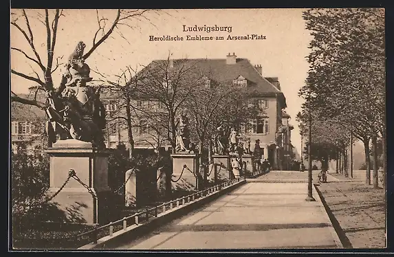 AK Ludwigsburg / Württ., Heroldische Embleme am Arsenal-Platz