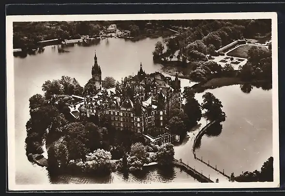 AK Schwerin / Meckl., Schloss, Flugzeugaufnahme