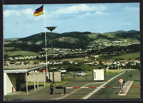 AK Gerolstein /Eifel, Blick von der Eifel-Kaserne auf den Ort