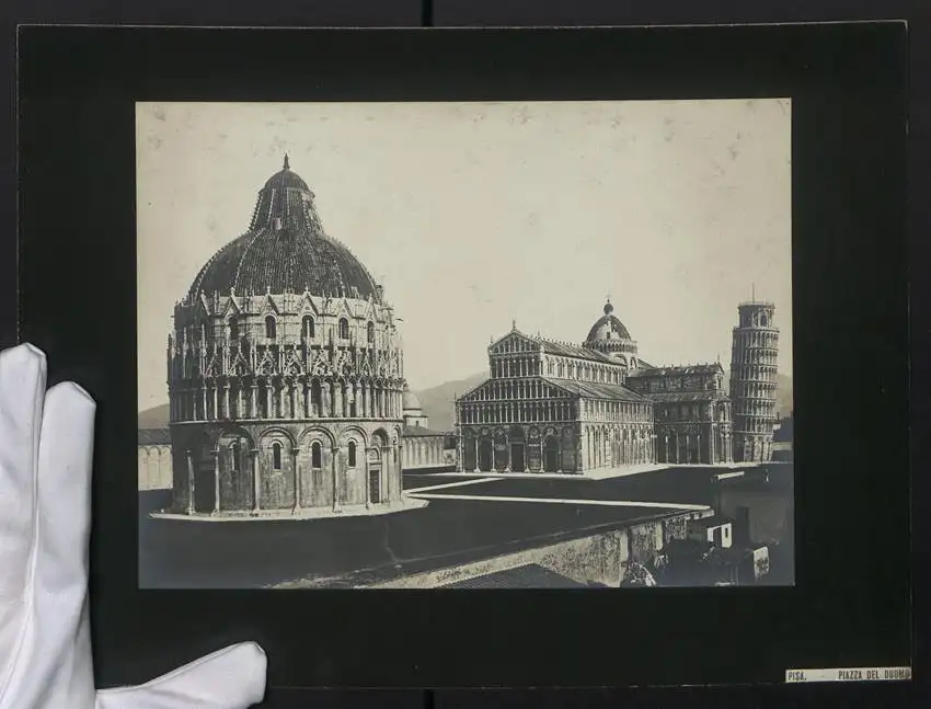 Fotografie unbekannter Fotograf, Ansicht Pisa, Piazza Del Duomo, Dom, Kathedrale & schiefer Turm von Pisa