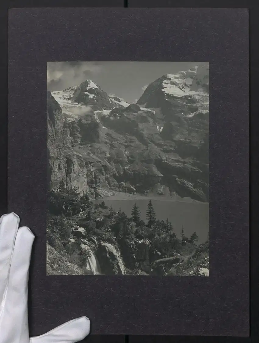 Fotografie unbekannter Fotograf, Ansicht Kandersteg, Oeschinensee mit Bergmassiv um 1913