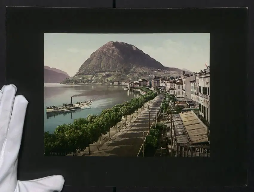 Fotografie P.Z. Photochrom Zürich, Ansicht Lugano, Quaie E Monte Salvatore, Ortsansicht mit Dampfer Gottardo
