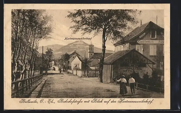 AK Bollweiler, Bahnhofstrasse mit Blick auf den Hartmannsweilerkopf