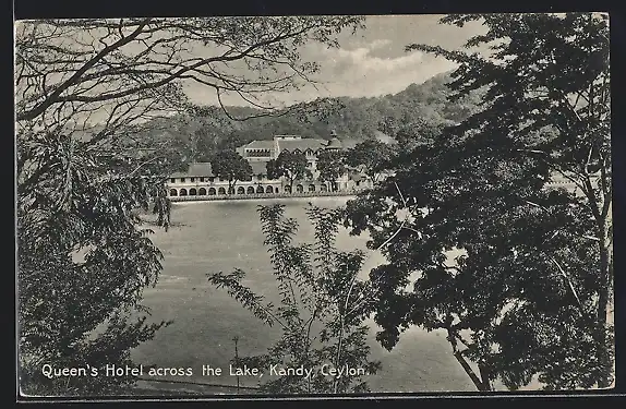 AK Kandy, Queen`s Hotel across the Lake