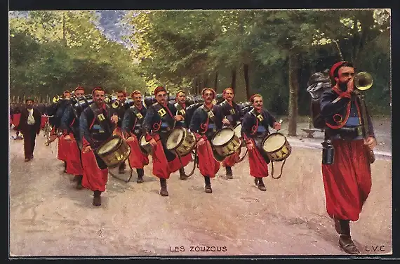 AK Französische Infanterie Les Zouzous marschieren auf einer Strasse entlang