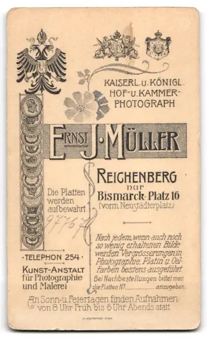Fotografie Ernst J. Müller, Reichenberg, Bismarck-Platz 16, Junge Dame mit Haarknoten