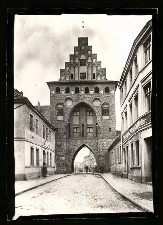 Fotografie W. Apel, Berlin, Ansicht Stargard / Pommern, Strasse am Wall-Tor