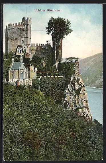 AK Schloss Rheinstein mit kleiner Kapelle, weinbewachsene Fassade