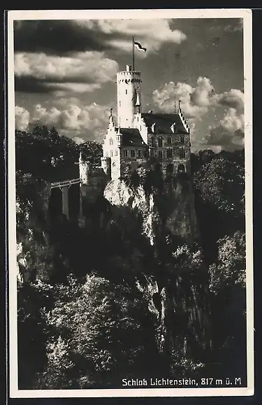 AK Schloss Lichtenstein auf einem Felsen mit wehender Fahne