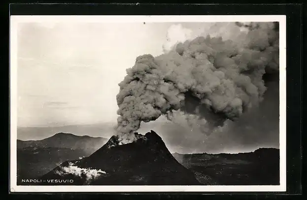 AK Napoli, Blick zum rauchenden Vulkan Vesuv
