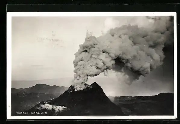 AK Napoli, Blick zum rauchenden Vulkan Vesuv