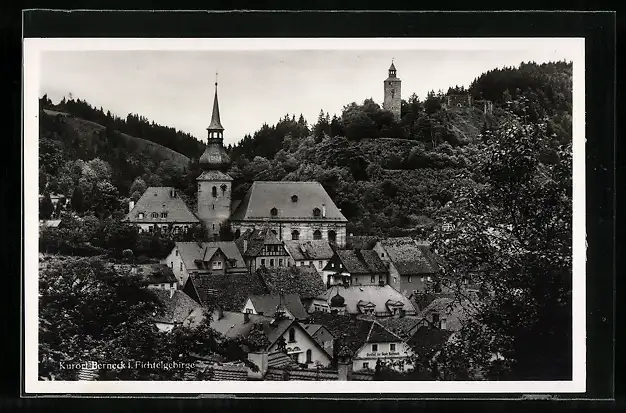 AK Berneck i. Fichtelgebirge, Ortsansicht mit Kirche und dem Gasthof zur Stadt Bayreuth