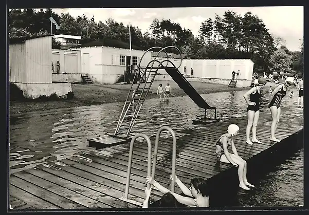 AK Neukloster /Meckl., Schwimmbad mit Badegästen