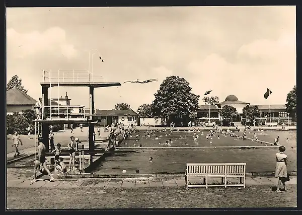AK Waltershausen / Thür., Schwimmbad, Sprung vom Turm