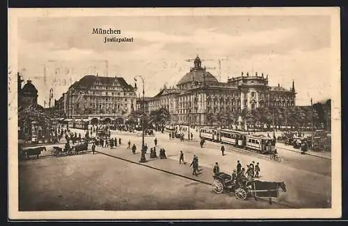 AK München, Strassenbahnen vor dem Justizpalast
