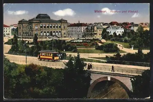 AK Weimar, Strassenbahn vor Museum auf Viadukt