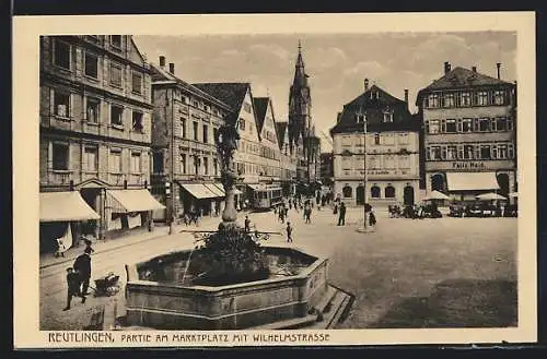 AK Reutlingen, Partie am Marktplatz mit Wilhelmstrasse & Strassenbahn