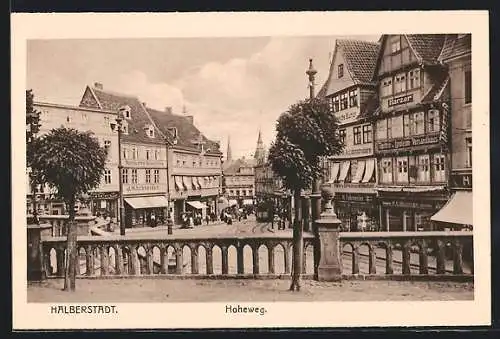 AK Halberstadt, Strasse Hoheweg mit Geschäften und Strassenbahn