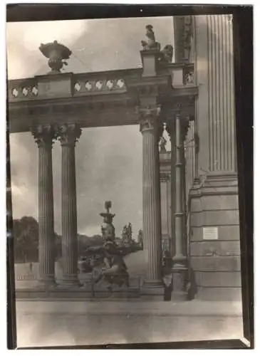 Fotografie W. Apel, Berlin, Ansicht Potsdam, Stadtschloss Seitenansicht mit Statuen & Säulen