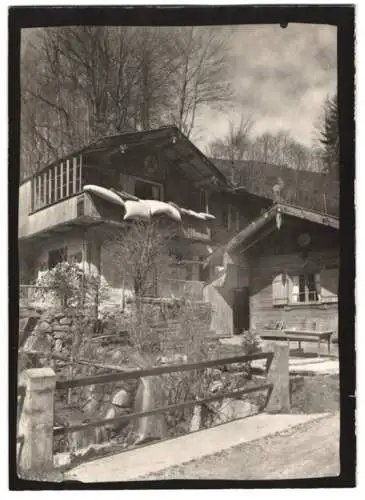 Fotografie W. Apel, Berlin, Ansicht Tegernsee, Pension am Ufer eines Bachlauf's