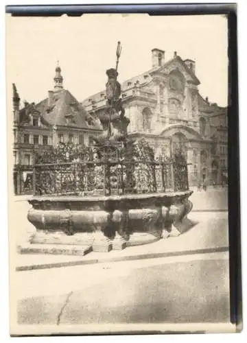 Fotografie W. Apel, Berlin, Ansicht Bamberg, Neptun-Brunnen mit dahinter liegenden Gebäuden