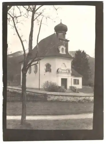 Fotografie W. Apel, Berlin, Ansicht Kochel am See, Kapelle am Ortsrand