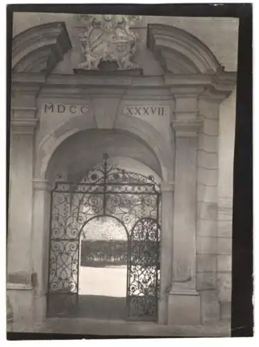 Fotografie W. Apel, Berlin, Ansicht Reichenhall, Garten-Portal der Kirche St. Zeno