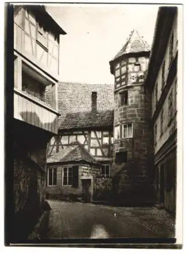 Fotografie W. Apel, Berlin, Ansicht Kronach, Gasse zwischen Fachwerkhäusern