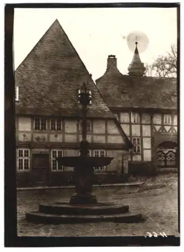 Fotografie W. Apel, Berlin, Ansicht Goslar, Frankenberger Plan mit Brunnen & Geschäftshaus